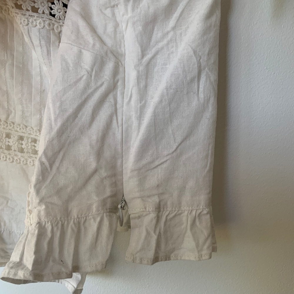 Cropped Blouse with Ruffles - Picture 5 of 6